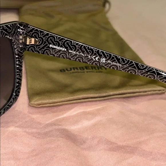Authentic Burberry Ruth sunglasses - Picture 4 of 5